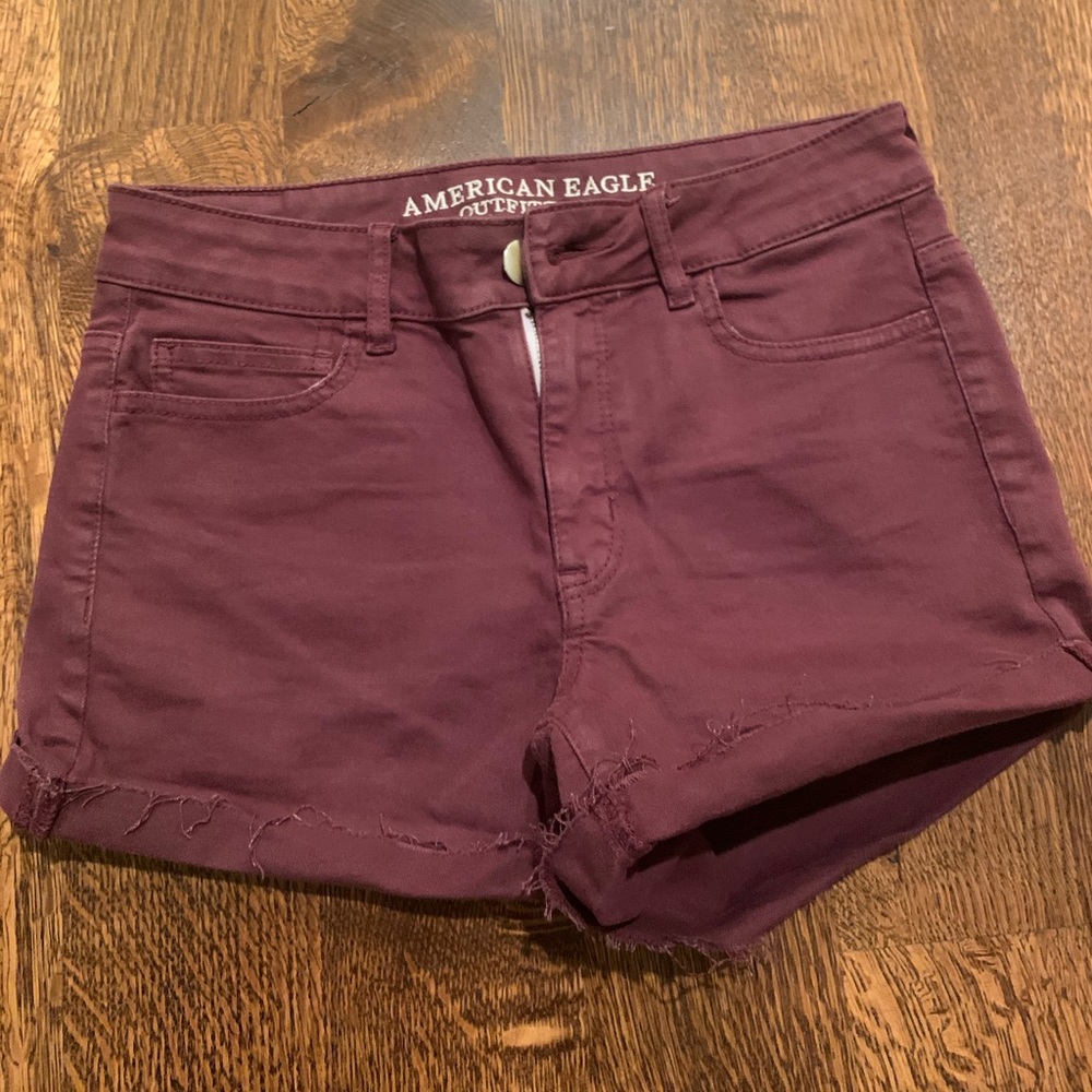 Super-stretch American Eagle burgundy shorts